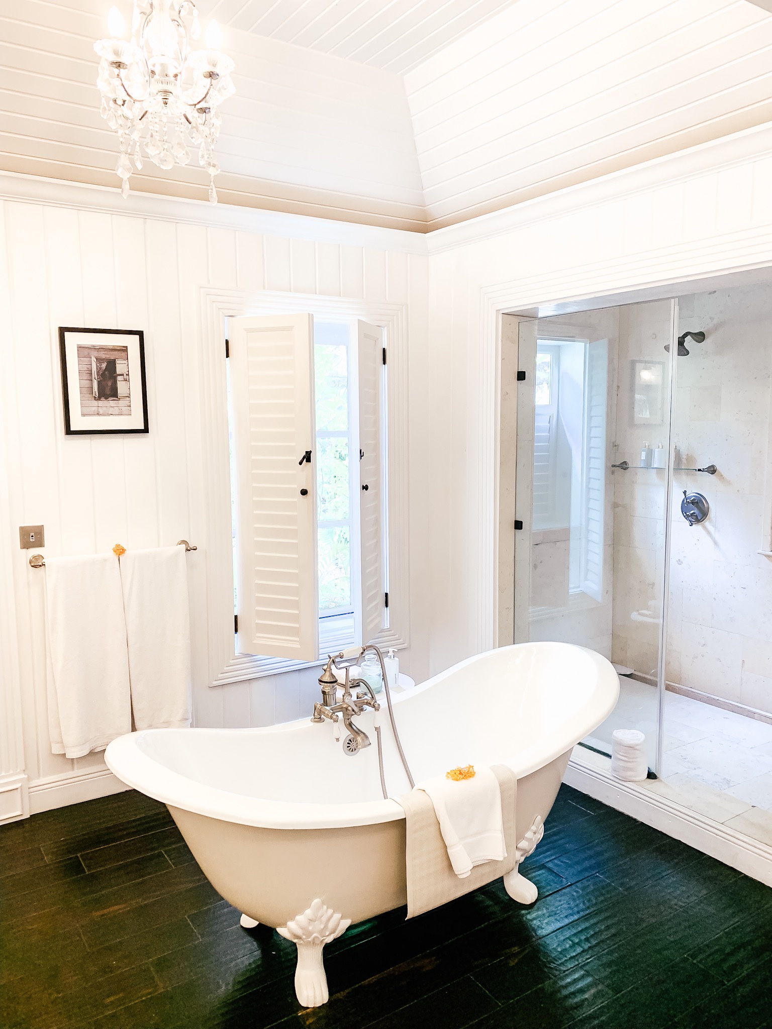 resort bathroom goals courtesy of sugar beach | photo: @goodtomicha