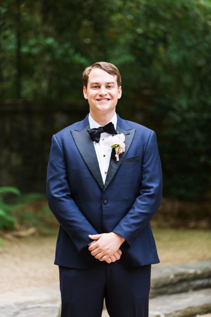 Groom portraits wearing the midnight blue style by The Black Tux | Full wedding details on GoodTomiCha.com