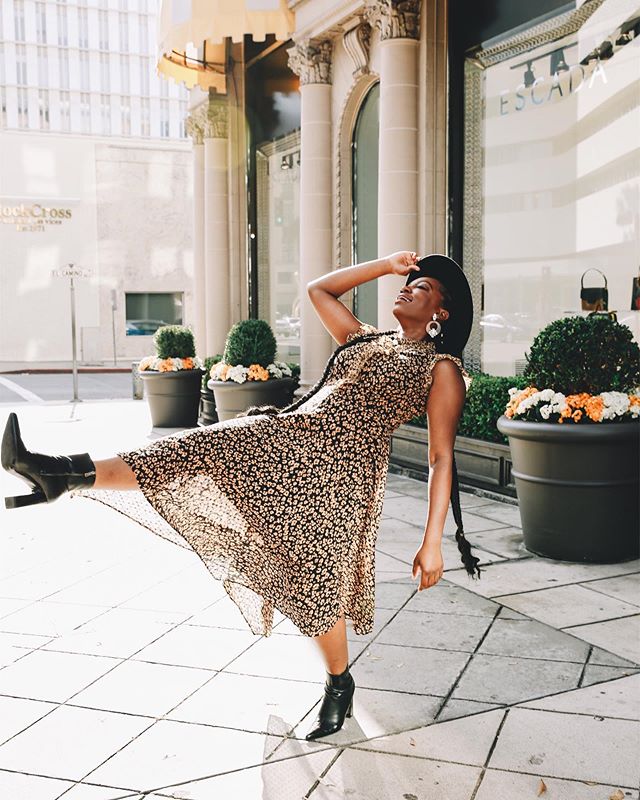 The Daily Seyi- LA fashion blogger sharing fall trends and black ankle boots