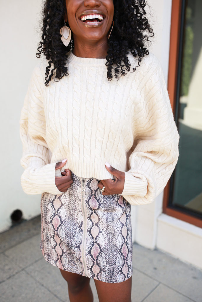 Cropped white cable knit sweater | fall fashion #fallstyle #falllooks 