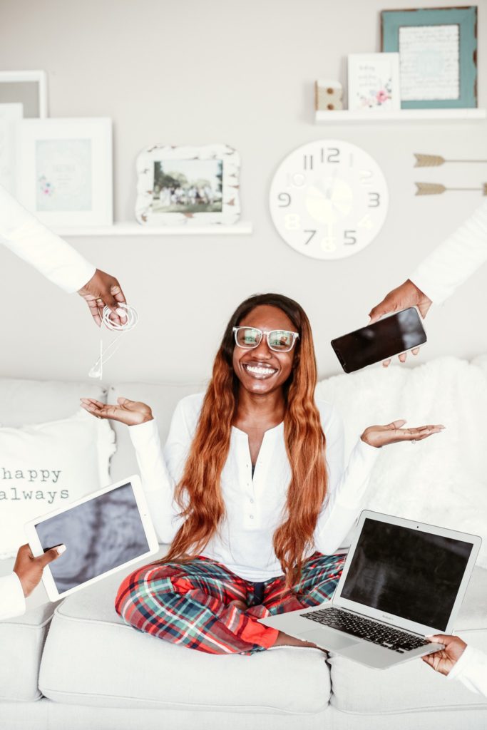 Is your social media addiction causing you to literally lose sleep? For 6 weeks, I removed all technology in the bedroom. Here's what I learned about my screen time, sleeping habits, and overall health. | Blog Post by Charlotte Blogger- Tomi Obebe (@GoodTomiCha)