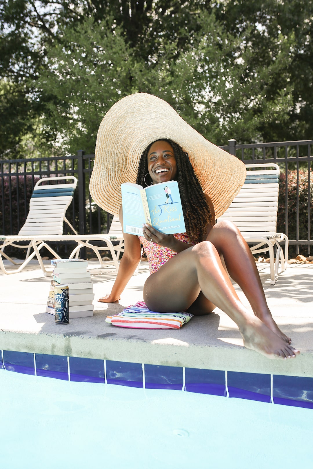 woman at the poolside with oversized hat and sharing What I Read Q2 2021