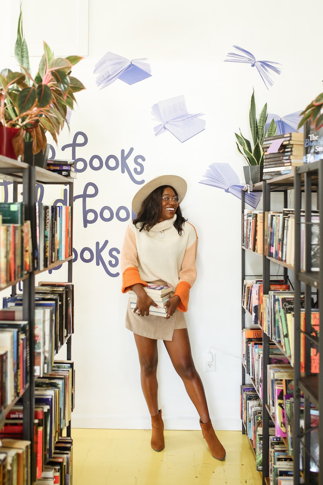 woman standing and surrounded by book shelves and sharing I read in q3