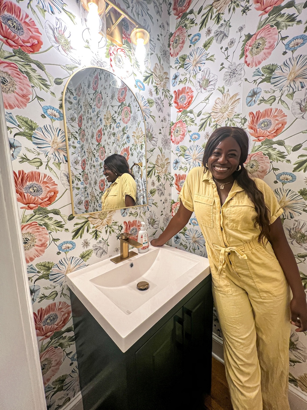 How to DIY half bath remodel for $500 | Tomi Obebe from GoodTomiCha.com shows you how
