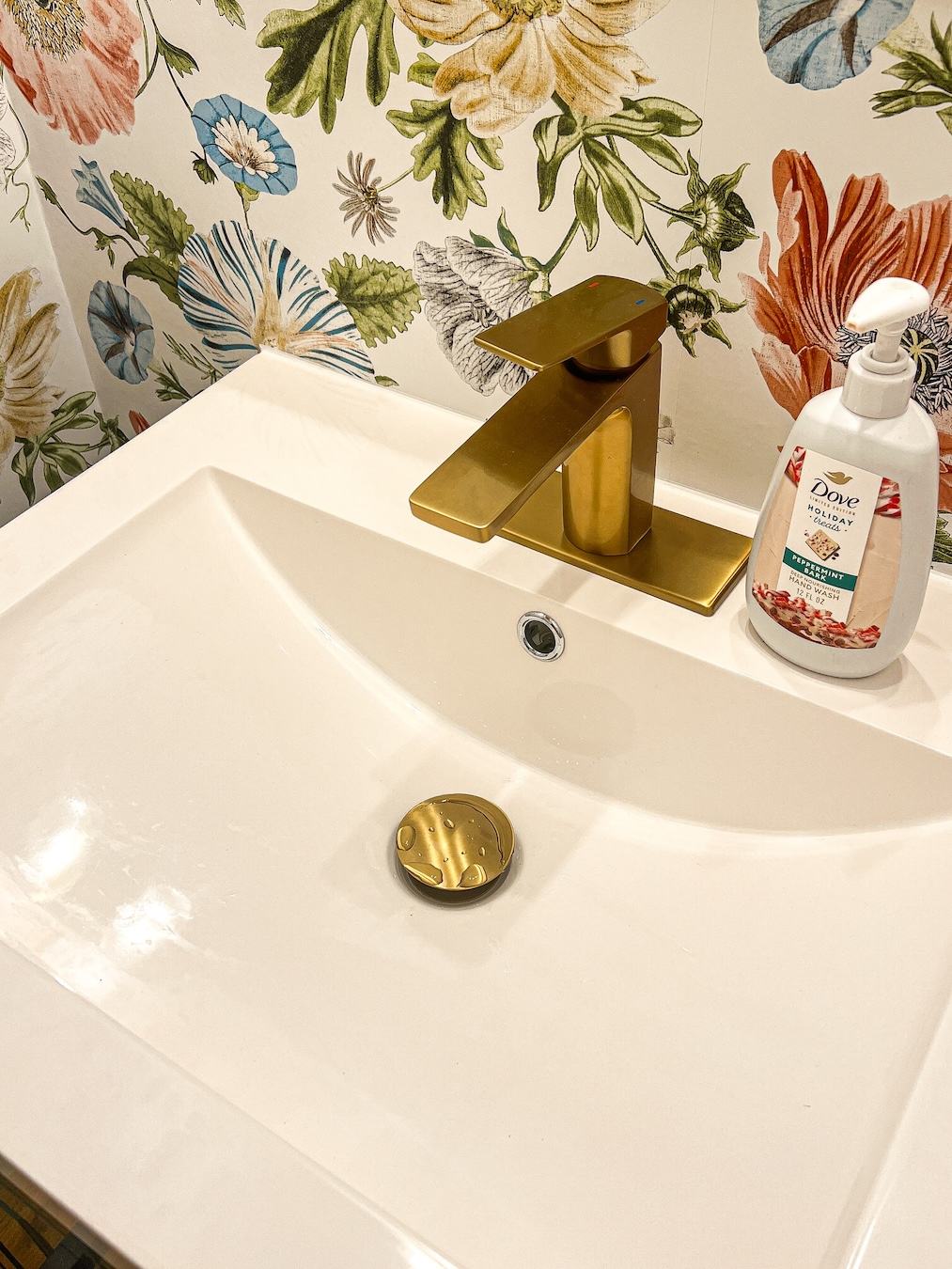 Sink fixtures on half bathroom remodel under $500 | GoodTomiCha.com