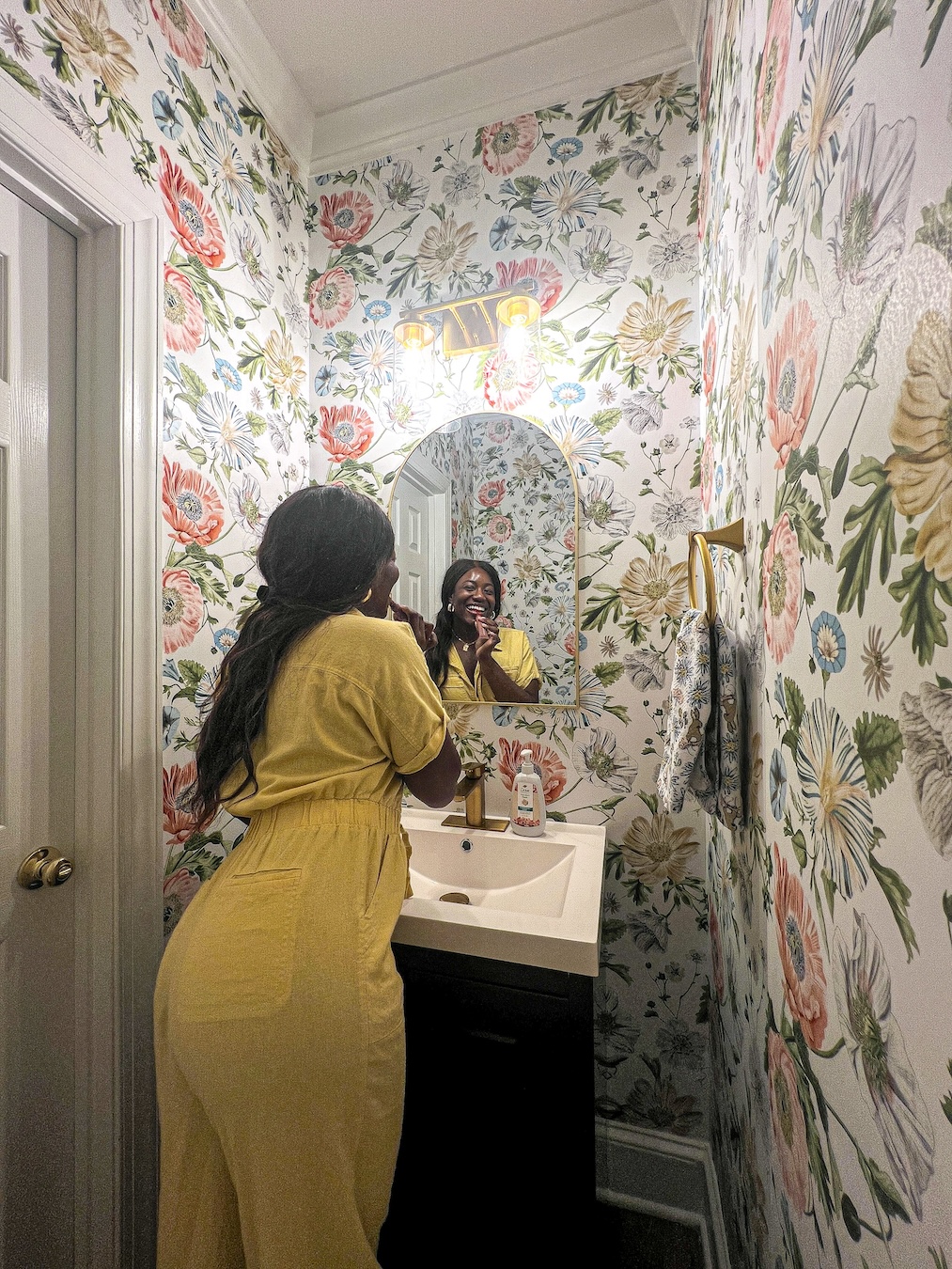 charlotte influencer tomi obebe shares her half bathroom transformation for under $500